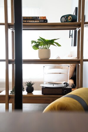 1 bedroom, pillow-top beds, in-room safe, individually decorated - The Anthem Los Angeles Stadium District, Tapestry by Hilton (Inglewood)