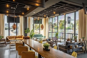 酒吧(店内)