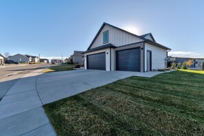 Exterior - Convenient Location Family-Friendly Locally Owned (Rapid City)