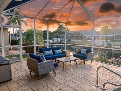 Dream catcher, where your dreams come true! Beachy waterfront Villa Heated pool