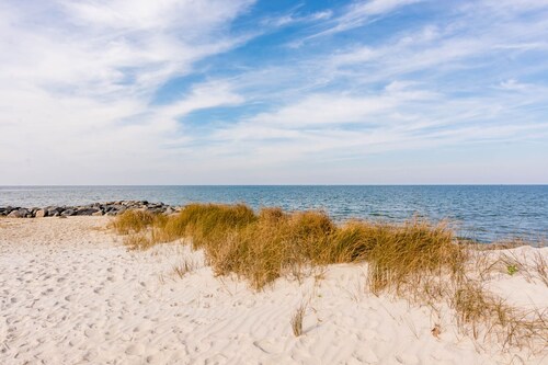 Sea Salt Cottage: Your Tranquil Getaway 3 min to beach