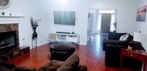 Smart TV, chimenea y reproductor de DVD 