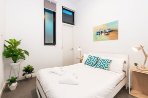 2 bedrooms, WiFi - Slick Home, Free Parking (Brunswick)