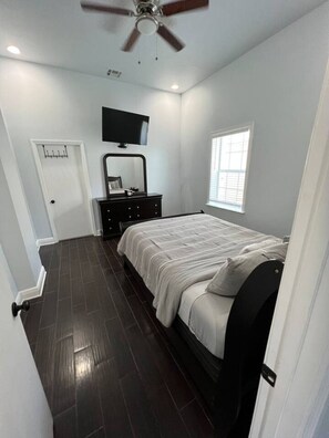 2 bedrooms, iron/ironing board, WiFi, bed sheets