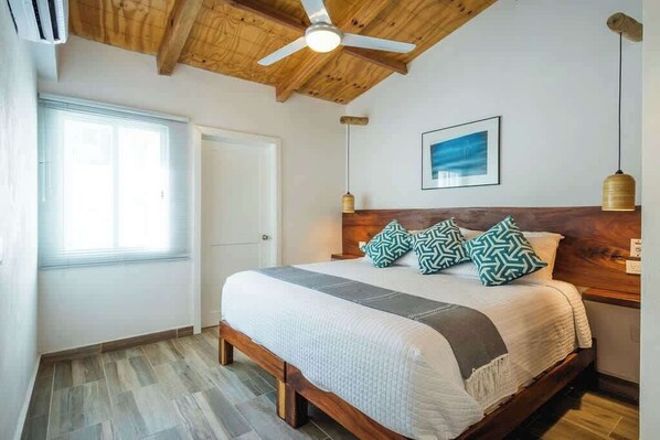 3 bedrooms, desk, iron/ironing board, free WiFi