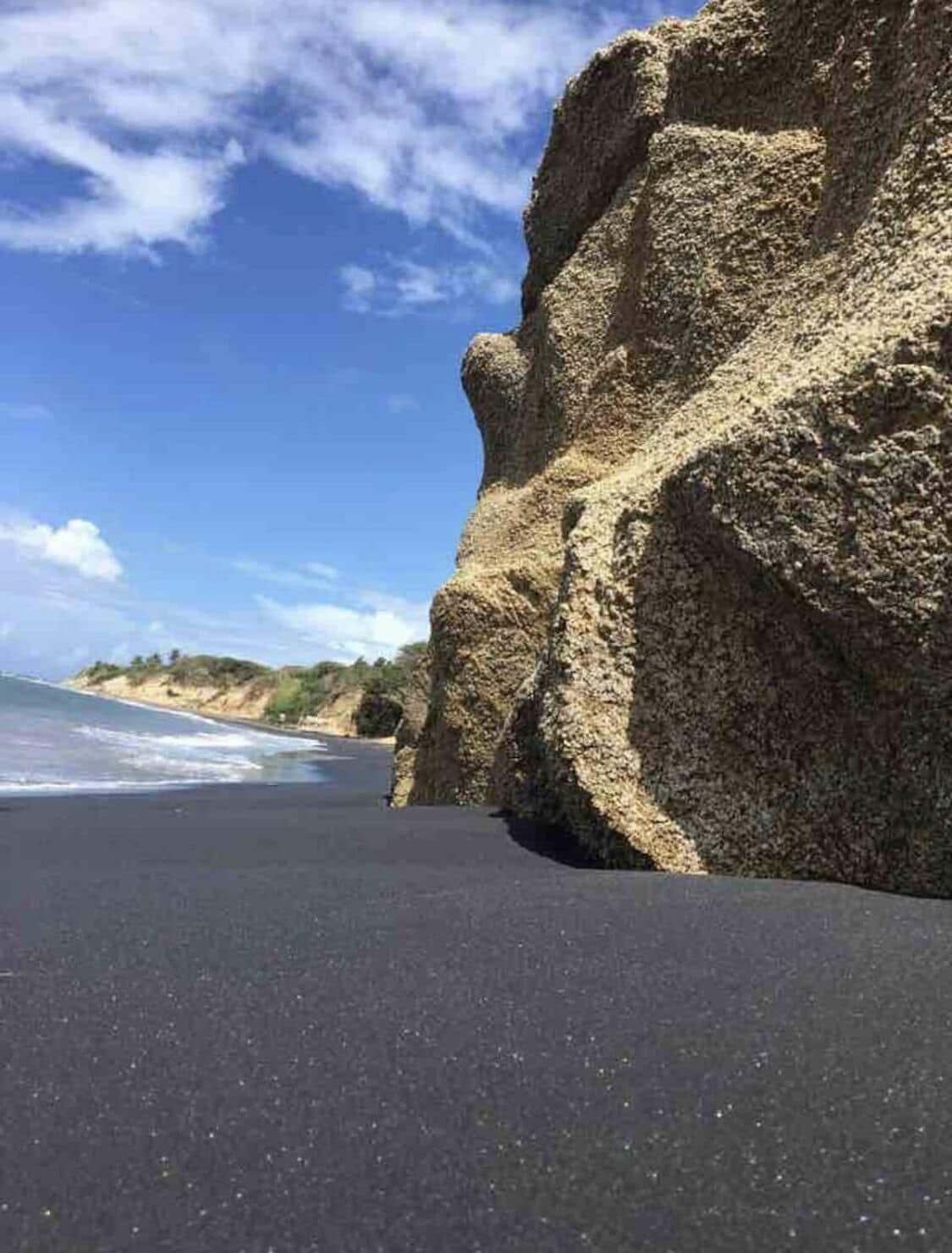 Beach nearby, sun loungers, beach towels