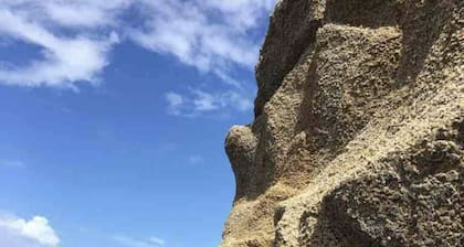 Beautiful House with Renewable Energy and Tesla Powerwall, Close to Ferry