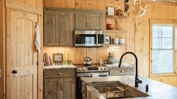 KĂźhlschrank, Mikrowelle, Ofen, Herdplatte