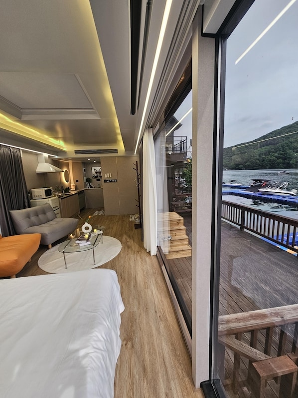 Basic Room, 1 Bedroom (Space Capsule)