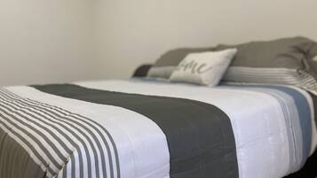3 bedrooms, desk, iron/ironing board, free WiFi