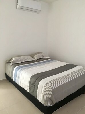 3 bedrooms, desk, iron/ironing board, free WiFi - Route 40 -Spacious and modern House in Airport area  (Apodaca)