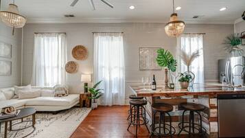 Smart TV, fireplace