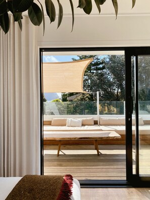 3 bedrooms, desk, iron/ironing board, free WiFi - Sully’s Beach House: 45 seconds to beach, sleeps 7 (Mount Maunganui)