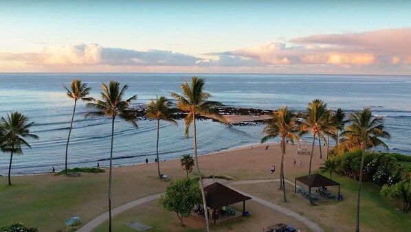 Beach nearby, sun loungers, beach towels