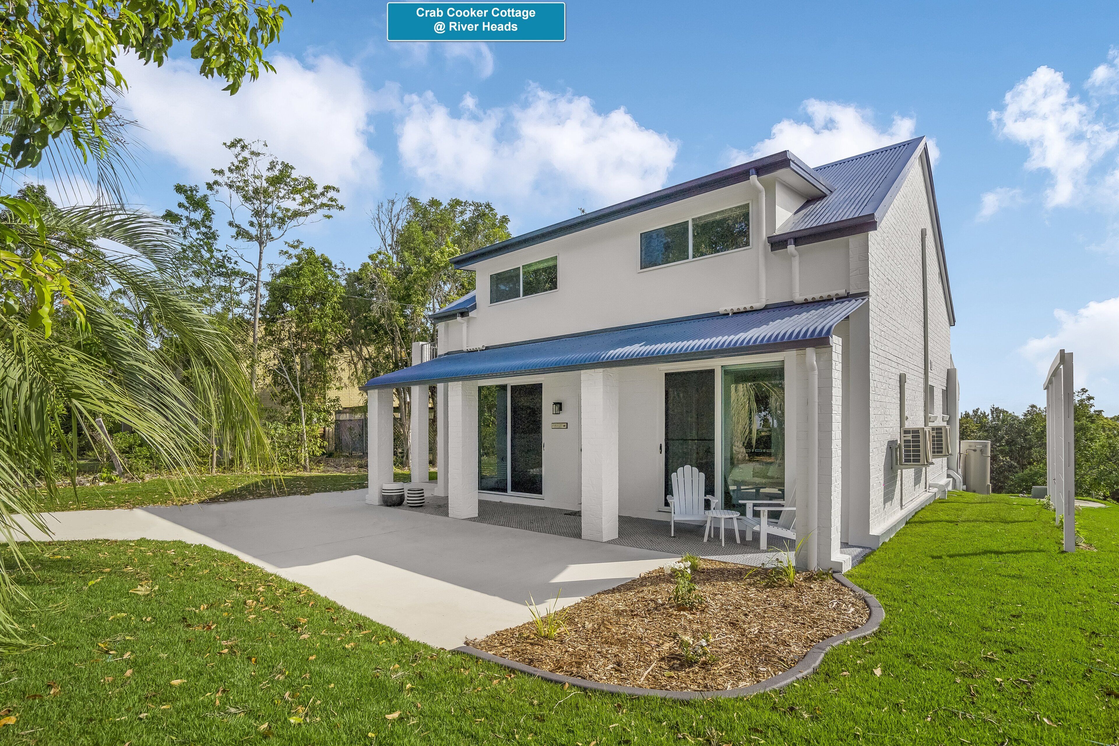 Luxurious pet friendly Cottage at River Heads, the gateway to Fraser Island