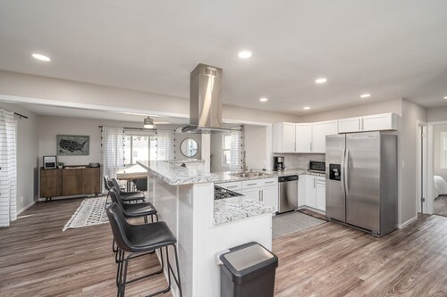 Five Star Flip- Bright & Renovated 3BR/2BA