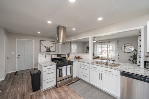 Five Star Flip- Bright & Renovated 3BR/2BA