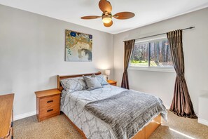 3 bedrooms, desk, WiFi