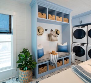 House, 5 Bedrooms | Laundry