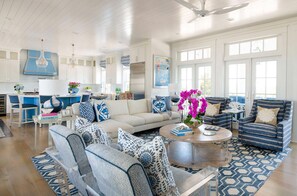 House, 5 Bedrooms | Living room