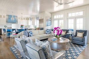 House, 5 Bedrooms | Living room