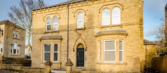 Exquisite Serviced Studio with private parking