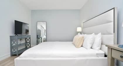 Cozy Blue Door Duplex, Central in Cutler Bay