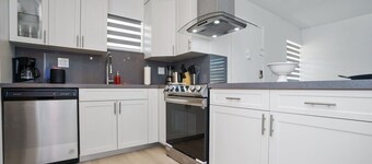 Cozy Blue Door Duplex, Central in Cutler Bay