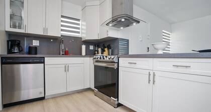Cozy Blue Door Duplex, Central in Cutler Bay