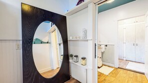 Interior - Cozy 1-bedroom home across from Flathead Lake! (Somers)