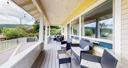 Cozy 1-bedroom home across from Flathead Lake!