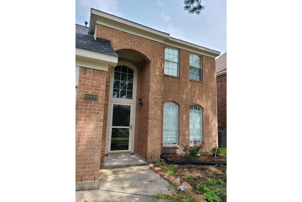 Quite cottage close to Bush International Airport