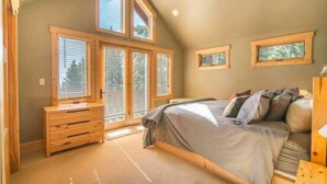 Cabin, 5 Bedrooms - Idlewood Oasis by Tahoe Mountain Properties (Tahoe Vista)