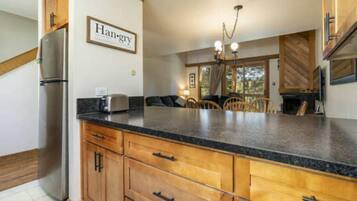Condo, 3 Bedrooms | Private kitchen