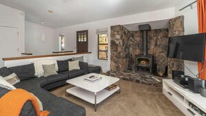 Living room - Alpine Chalet by Tahoe Mountain Properties (Carnelian Bay)
