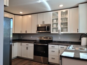 Fridge, microwave, oven, stovetop - Fisherman's Haven (Riverdale)