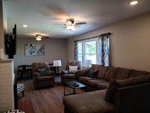 Smart TV, fireplace