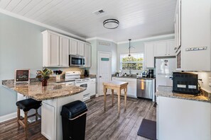 Fridge, oven, stovetop, coffee/tea maker