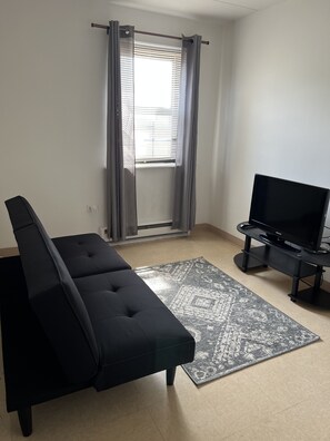 TV - Beach Front unit with beautiful boardwalk conveniently steps away. (Queens)