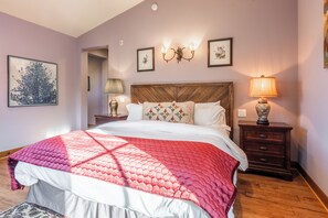 3 soverom, skrivebord, strykejern/-brett og wi-fi (inkludert)