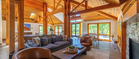 Smart TV, fireplace, DVD player, table football