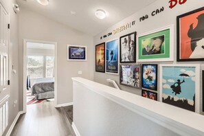 3 Schlafzimmer, Schreibtisch, Bügeleisen/Bügelbrett, Reisekinderbett