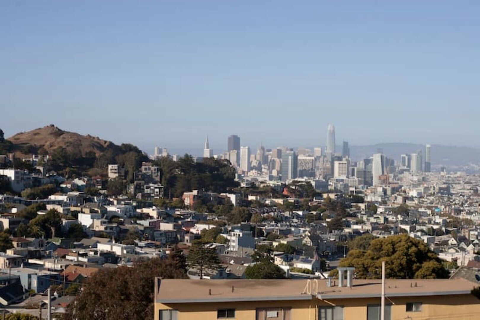 Beautiful Private Studio Apartment With Stunning 360 View of Downtown