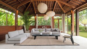 Family Villa | Living area - Villa Aloui by Villa Finder (Kerobokan)