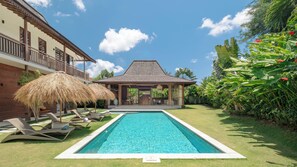 Piscine extérieure
