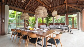 Family Villa | Dining room - Villa Aloui by Villa Finder (Kerobokan)