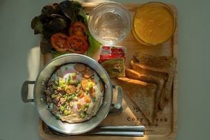 Se ofrece un desayuno a la carta todos los días (por un coste adicional)