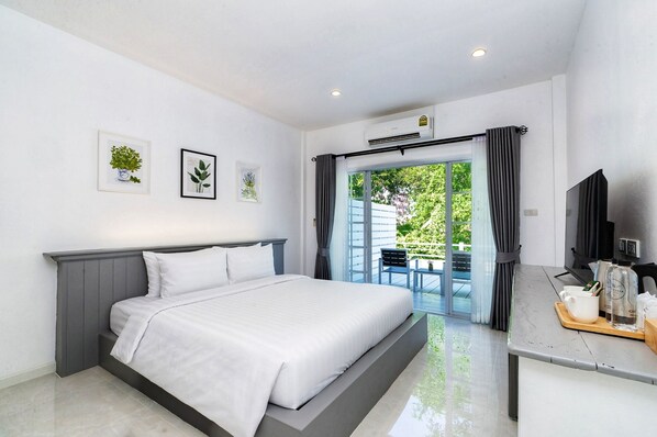 Deluxe Double Room, River View | Premium bedding, minibar, free WiFi, bed sheets