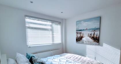 Sunny detached bungalow with private courtyard