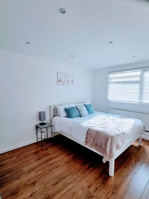 1 dormitorio, tabla de planchar con plancha, wifi gratis y ropa de cama
